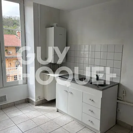 Image 5 - 6 Place Sadi Carnot, 69700 Givors, France - Apartment for rent