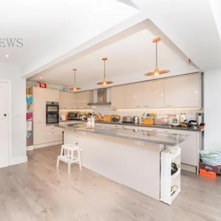 Image 4 - 15A Erlesmere Gardens, London, W13 9TZ, United Kingdom - House for rent