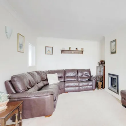 Image 3 - 19 Springwater Grove, Southend-on-Sea, SS9 5BL, United Kingdom - Duplex for sale