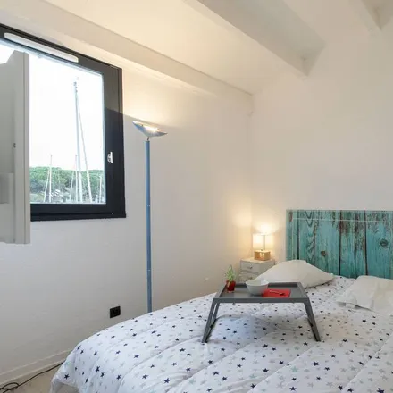 Rent this 2 bed house on 34300 Agde