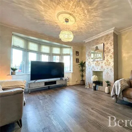 Image 3 - Osborne Road, London, RM11 1HG, United Kingdom - Duplex for sale