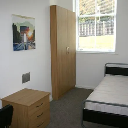 Image 5 - St Davids Hill, Exeter, EX4 4DE, United Kingdom - Apartment for rent