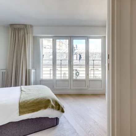 Image 7 - 48 Rue de Bassano, 75008 Paris, France - Apartment for rent