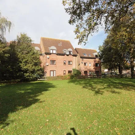 Rent this 2 bed apartment on Killicks in Cranleigh, GU6 7DY