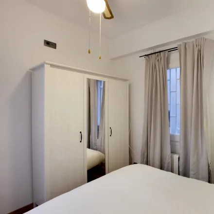 Image 2 - Carrer de la Independència, 244, 08026 Barcelona, Spain - Apartment for rent