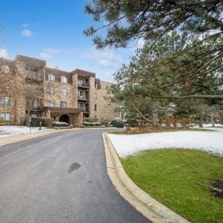 Buy this 2 bed condo on 2011 Valencia Drive in Northbrook, IL 60062