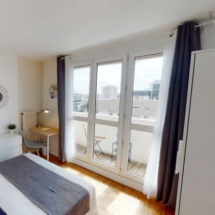 Rent this 4 bed room on 201 Rue du Château des Rentiers in 75013 Paris, France