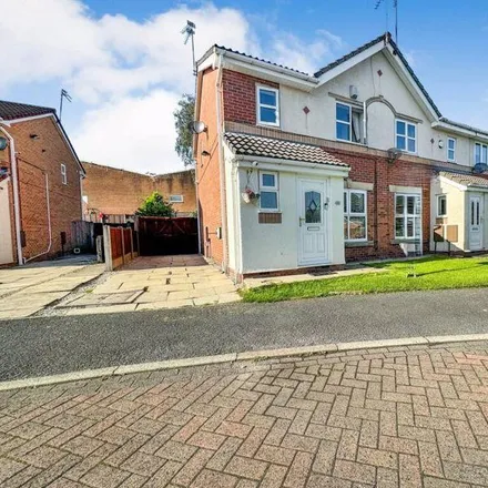 Rent this 3 bed house on Brightwater Close in Whitefield, M45 8SE