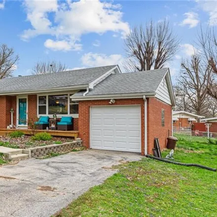 Image 2 - 806 Valley Drive, East Alton, Madison County, IL 62024, USA - House for sale