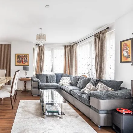 Rent this 3 bed apartment on Marathon House in 33 Olympic Way, London