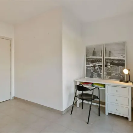 Rent this 2 bed apartment on Hemelaerstraat 10;12 in 9100 Sint-Niklaas, Belgium