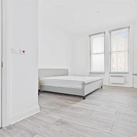 Rent this studio apartment on 13 Stanwick Road in London, W14 8TL