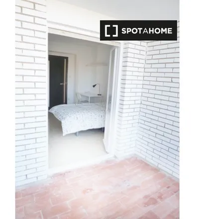 Image 2 - Avenida de Pirineos, 50015 Zaragoza, Spain - Room for rent