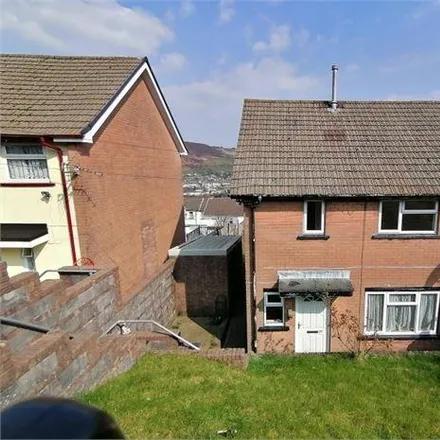 Rent this 2 bed townhouse on Penpisgah Road in Tonypandy, CF40 1ES