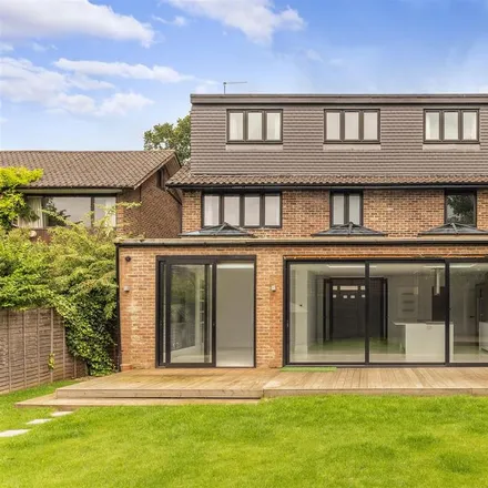 Image 2 - West Heath Gardens, Childs Hill, London, NW3 7TR, United Kingdom - House for rent