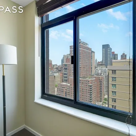Rent this 1 bed apartment on 400 East 70th Street in New York, NY 10021