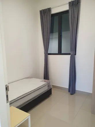 Rent this 3 bed apartment on SMK Yaacob Latiff in Lorong Peel, Maluri