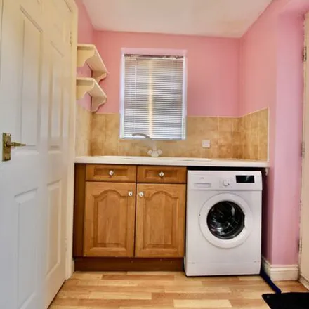 Rent this 3 bed apartment on Taverners Road in Leicester, LE4 2HZ