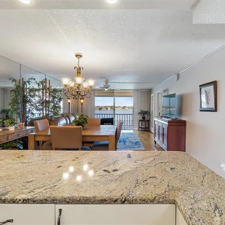 Image 6 - 7564 Sun Island Drive South, South Pasadena, Pinellas County, FL 33707, USA - Condo for sale