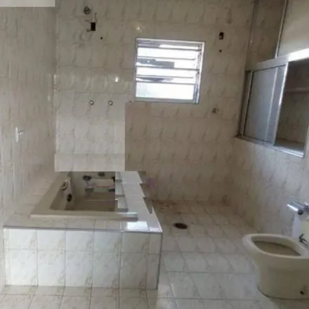 Rent this 2 bed house on Rua General Bittencourt in Jardim das Flòres, Osasco - SP