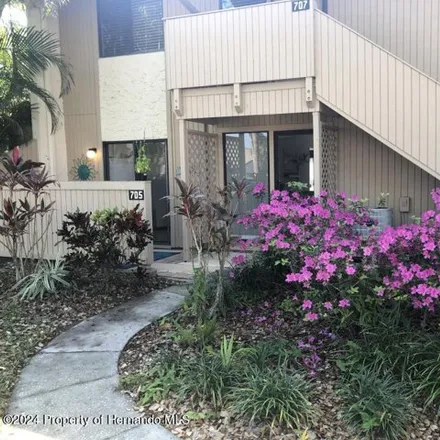 Buy this 2 bed condo on 639 Bird Bay Drive West in Venice, FL 34285