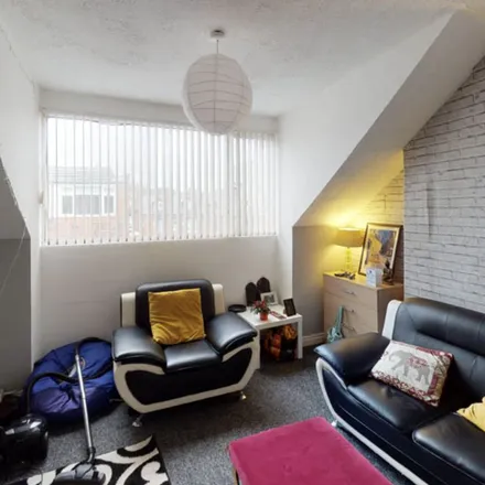 Image 2 - 3, 5 Headingley Avenue, Leeds, LS6 3EJ, United Kingdom - Apartment for rent
