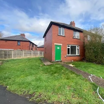 Buy this 3 bed duplex on Crescent Road in Kearsley, BL4 8LF