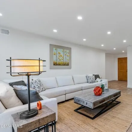 Image 7 - 8347 Lester Lane, Los Angeles, CA 91304, USA - House for sale