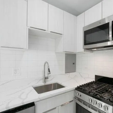 Image 5 - 6201 North Kenmore Avenue, Chicago, IL 60660, USA - House for rent