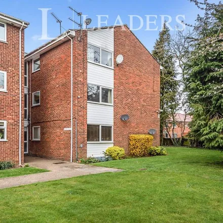 Rent this 2 bed apartment on Cedar Court in St Albans, AL4 0DL