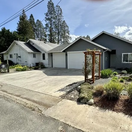 Buy this 2 bed house on 889 Northeast Maple Street in Grants Pass, OR 97526