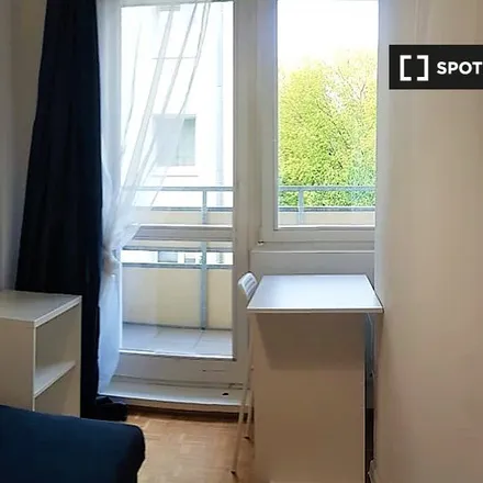 Rent this 4 bed room on 89 in 61-296 Poznań, Poland