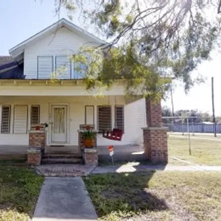 Rent this 3 bed apartment on 702 East Sixth Street in Durden Courts, Brenham