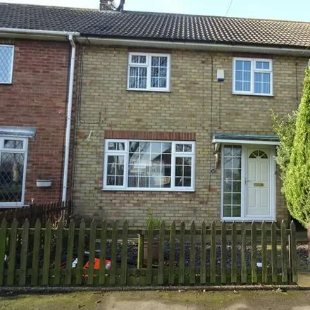 Rent this 3 bed townhouse on Galfrid Road in Bilton, HU11 4HW