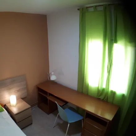 Rent this 4 bed room on Escuela Infantil Privada Bolboreta in Calle del Halcón, 30