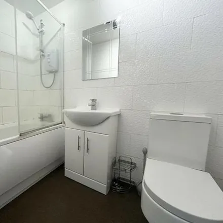 Image 5 - Bury New Road, Bolton, BL2 2BH, United Kingdom - Room for rent