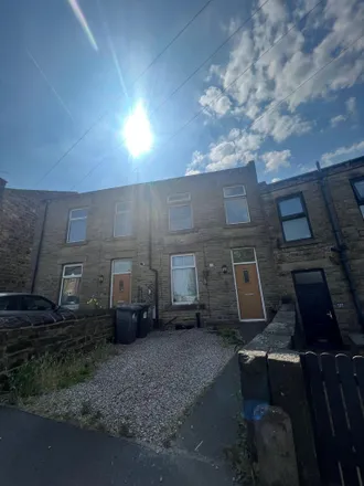 Rent this 3 bed townhouse on Soothill Lane in Batley, WF17 6NN