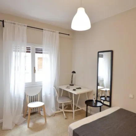 Rent this 5 bed room on Madrid in Calle de Mauricio Legendre, 4