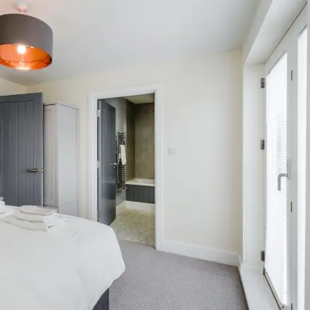 Image 6 - Lovell Lodge, Milton Road, Cambridge, CB4 1SR, United Kingdom - Apartment for rent