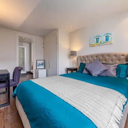 Rent this 4 bed apartment on Stroke Association in 238 City Road, London