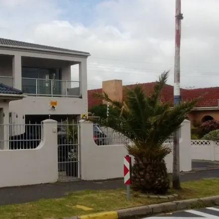 Rent this 2 bed apartment on Cape Town in Lansdowne, ZA