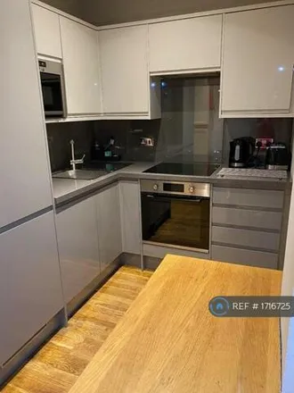 Rent this 4 bed room on Bridge Wharf in Caledonian Road, London