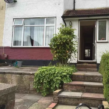 Rent this 1 bed room on 96 Park Road in London, NW4 3PH