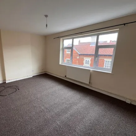 Image 3 - One Cut Above, Guildhall Street, Grantham, NG31 6NJ, United Kingdom - Apartment for rent