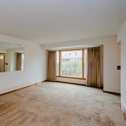Image 3 - 5731 West Warwick Avenue, Chicago, IL 60634, USA - House for sale