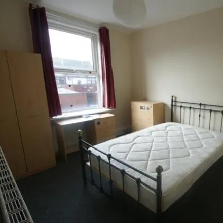 Image 2 - Spring Grove Walk, Leeds, LS6 1RR, United Kingdom - Room for rent