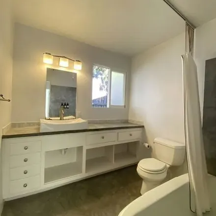 Image 8 - 808 Bienveneda Avenue, Los Angeles, CA 90272, USA - Apartment for rent