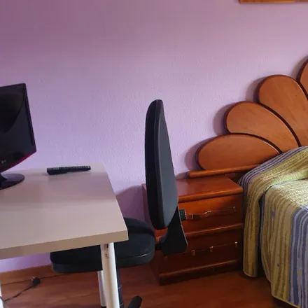 Rent this 4 bed room on Madrid in Avenida de Rioja, 28701 San Sebastián de los Reyes