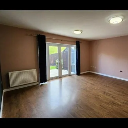 Image 4 - Bromley Close, Newcastle Under Lyme, Staffordshire, St5 - Townhouse for rent
