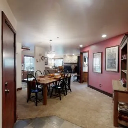 Image 1 - #105,1375 Woodside Avenue, Park City - Apartment for sale